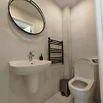 Gated 2 Guests Private House Free Parking *