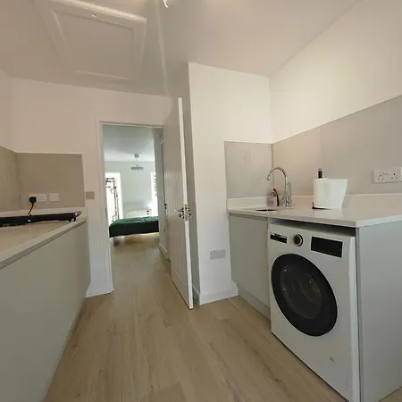 Gated 2 Guests Private House Free Parking