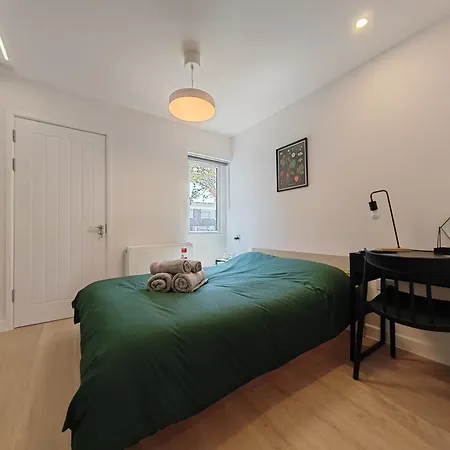 Gated 2 Guests Private House Free Parking Nyaraló