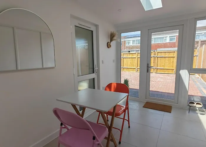 Holiday home Gated 2 Guests Private House Free Parking