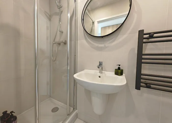 Holiday home Gated 2 Guests Private House Free Parking Bristol