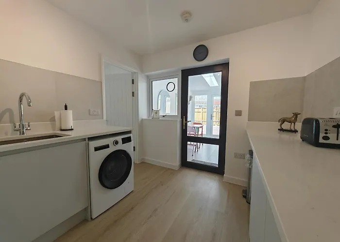 Gated 2 Guests Private House Free Parking * Bristol