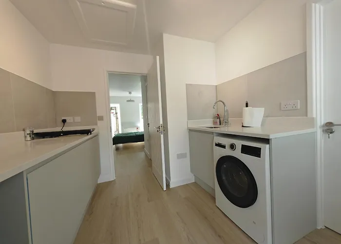 Gated 2 Guests Private House Free Parking