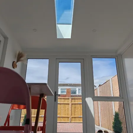 Gated 2 Guests Private House Free Parking Casa vacanze