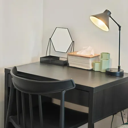 Gated 2 Guests Private House Free Parking Casa vacanze