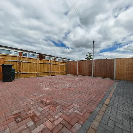 Holiday home Gated 2 Guests Private House Free Parking *