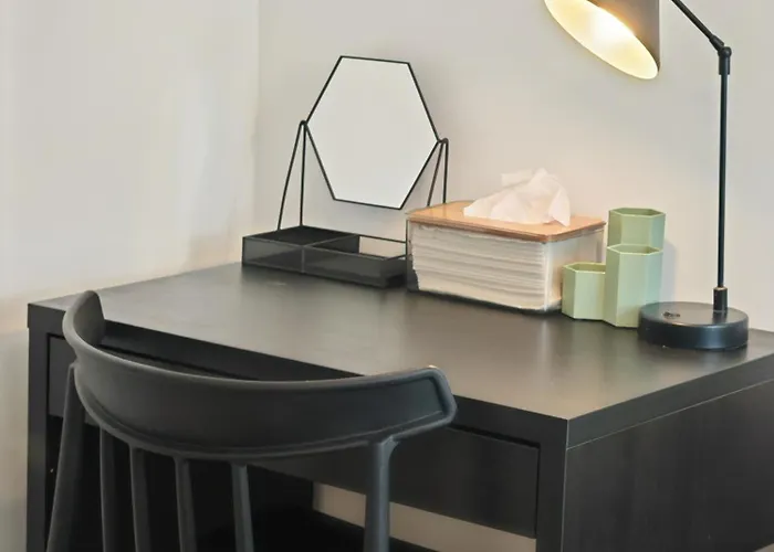 Gated 2 Guests Private House Free Parking Будинок відпочинку