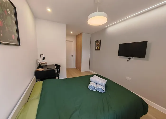 Gated 2 Guests Private House Free Parking Будинок відпочинку